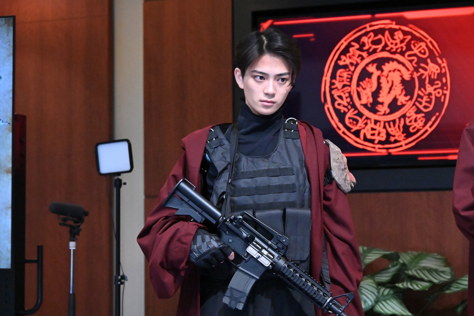 岩瀬洋志「新空港占拠」第3話より（C）日本テレビ