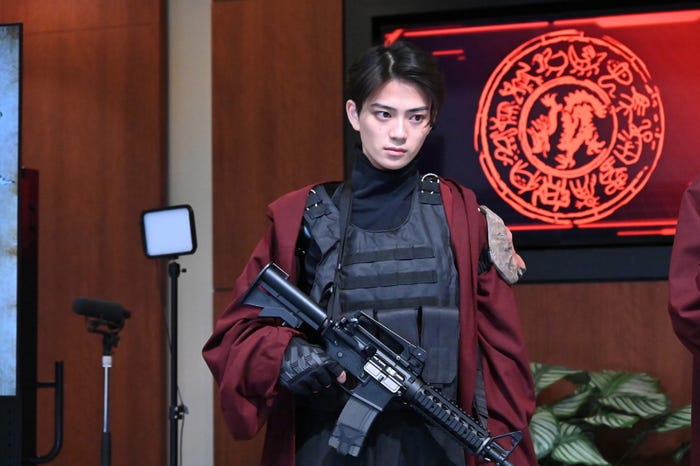 岩瀬洋志「新空港占拠」第3話より(C)日本テレビ