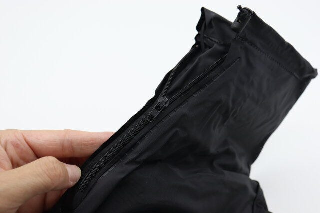 ダイソー シューズカバー(黒、28cm)ファスナー ダイソーのシューズカバー(黒、28cm)ファスナー