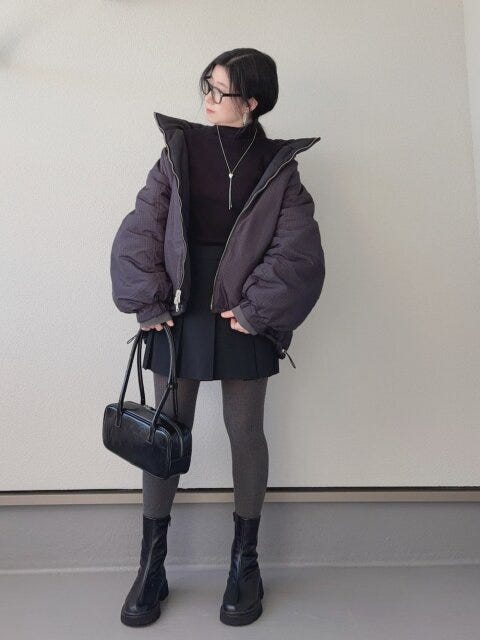 2025大人女性おすすめダウンミニスカートコーデ