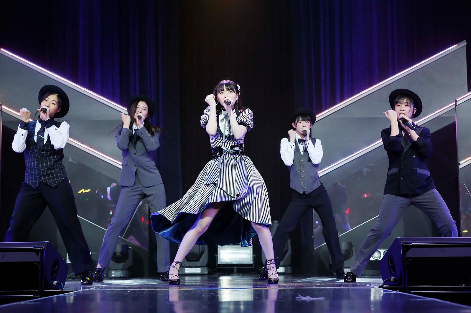 HKT48ひまわり組「誘惑のガーター」公演（C）AKS