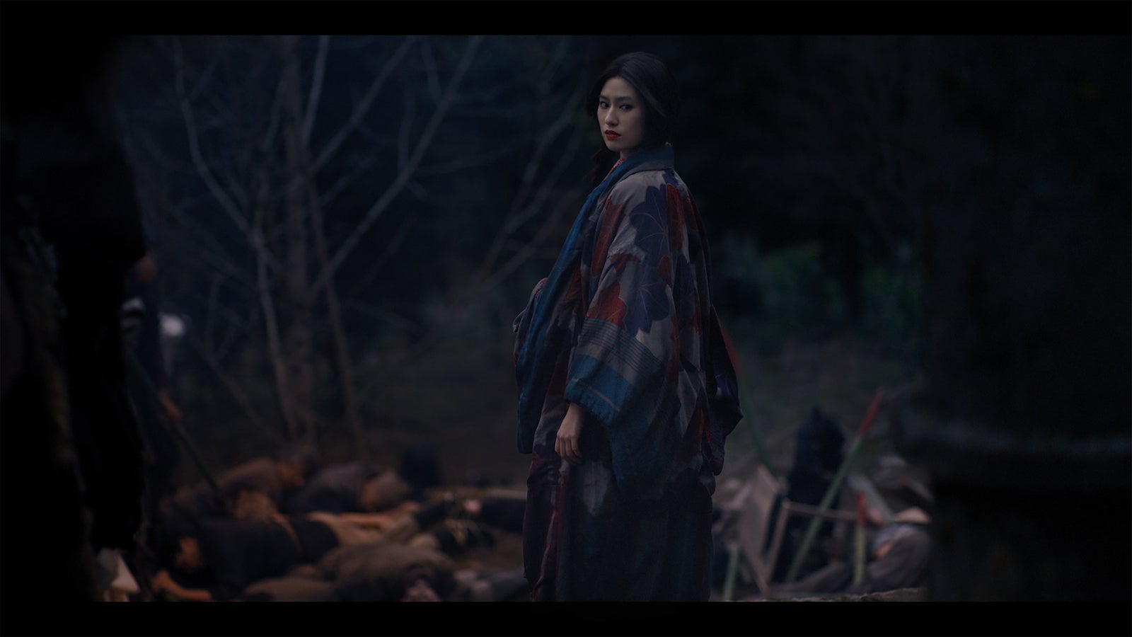 恒松祐里「村人の指をネックレスに…」壮絶人生彩る衣装のこだわり＆復讐心に燃える場面写真解禁【「ガンニバル」シーズン2】