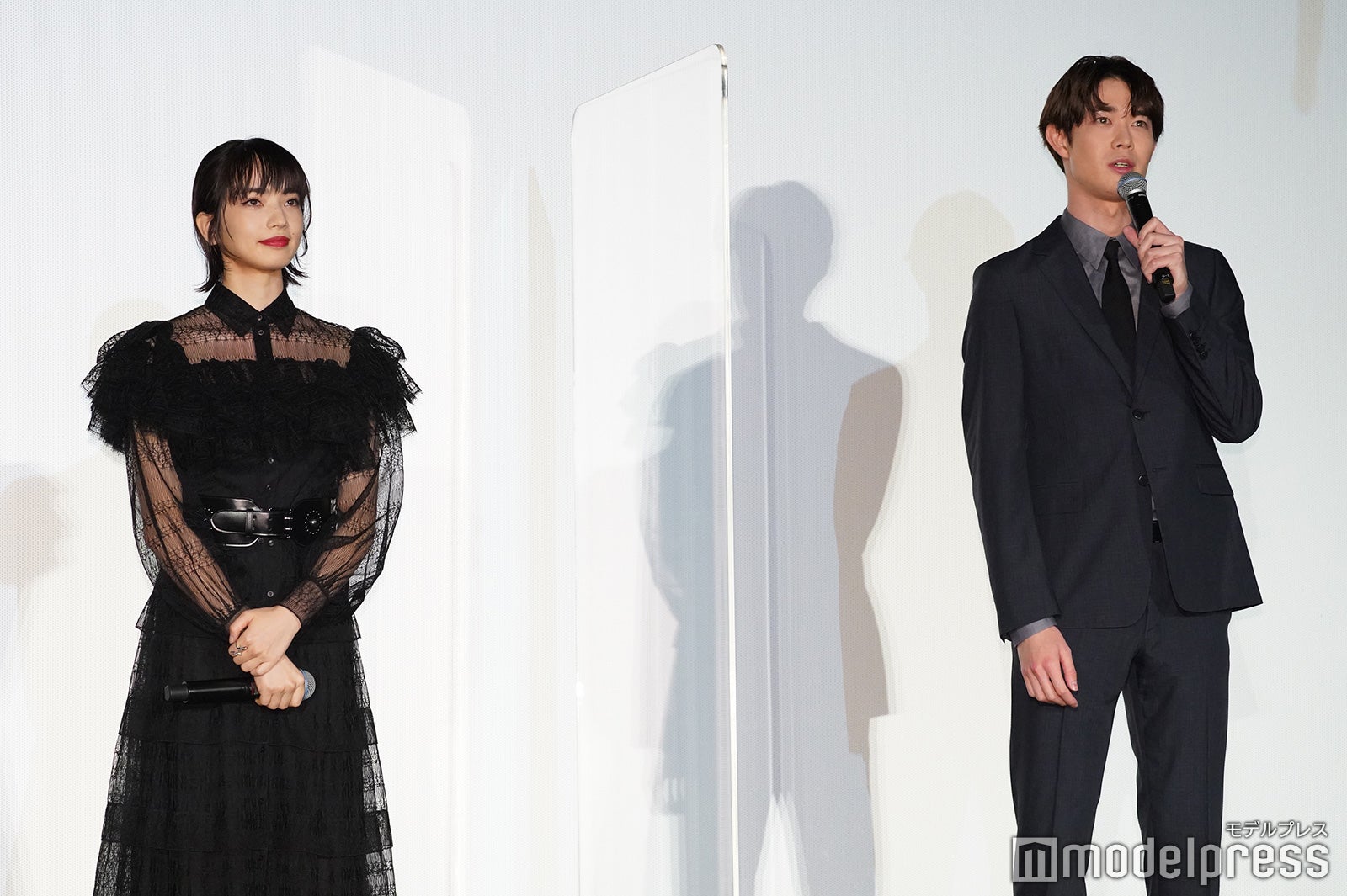 小松菜奈、宮沢氷魚（C）モデルプレス