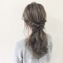 シンプルなヘアアレンジも様になる 外国人風ハイライトカラー シンプルなヘアアレンジも様になる 外国人風ハイライトカラー