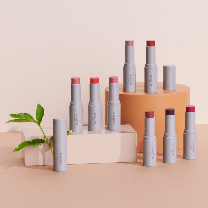 (左から)「リップスティック#24 APRICOT」「同#26 ORANGE SHEER」「同#11 PINK」「同#13 L.RED」「同#14 ORANGE RED」「同#17 RED MATTE」「同#77 PURPLE」「同#15 RED SHEER」(画像提供:株式会社ジーユー)