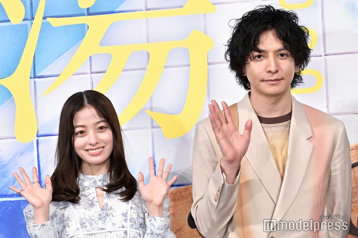 共通のルーティーンを持つ橋本環奈と生田斗真 (C)モデルプレス