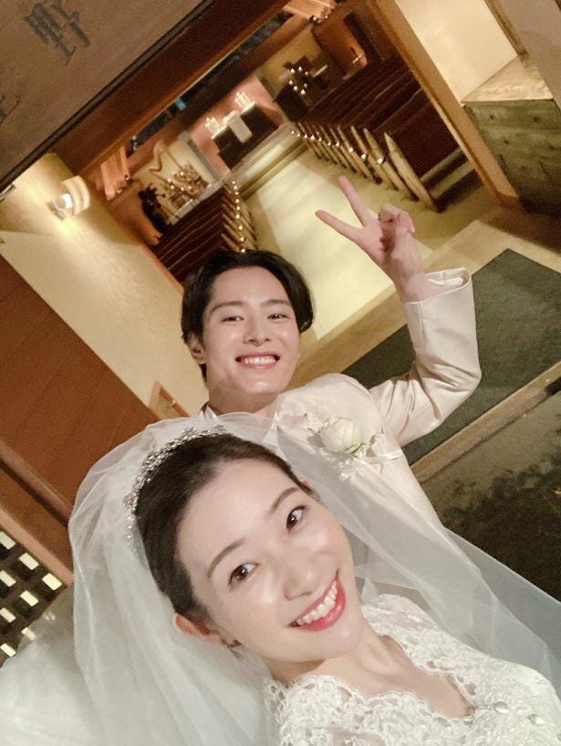 足立梨花 塩野瑛久 結婚式での2ショットを公開 結婚するって やっぱりいい 私たち結婚しました 2 モデルプレス