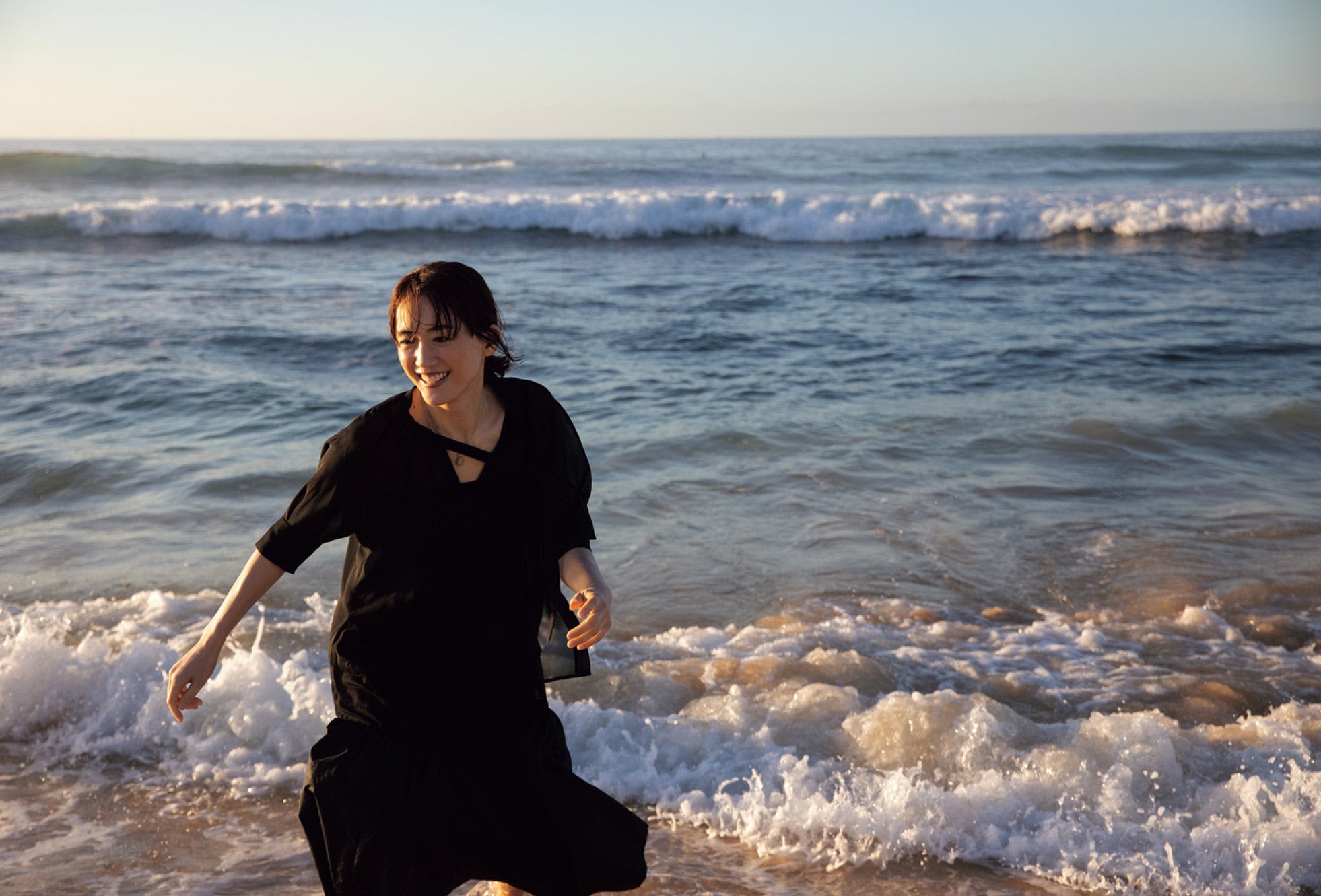 綾瀬はるか『原色　綾瀬はるか　2013ー2024』（文藝春秋）