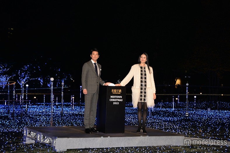 （左から）唐沢寿明、小雪