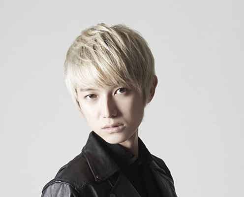 本郷奏多、“レア”な銀髪姿を公開 浴衣・テニスウェア・パンクロック…魅力満載