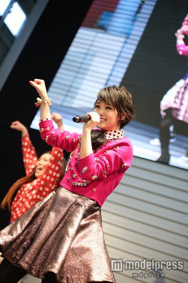 剛力彩芽、ファンと一緒に“ガオガオダンス”