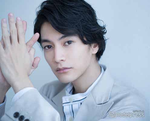 綾野剛に“手”褒められた渡邊圭祐「剛さんの手もかわいい」