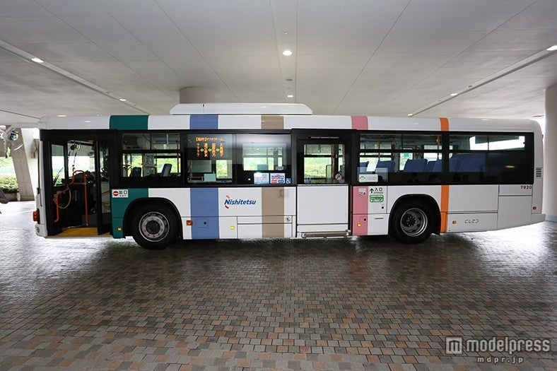 総選挙バージョンの臨時バス（C）AKS