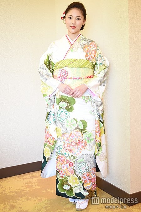 水沢エレナ／美しすぎる美貌に視線釘付け