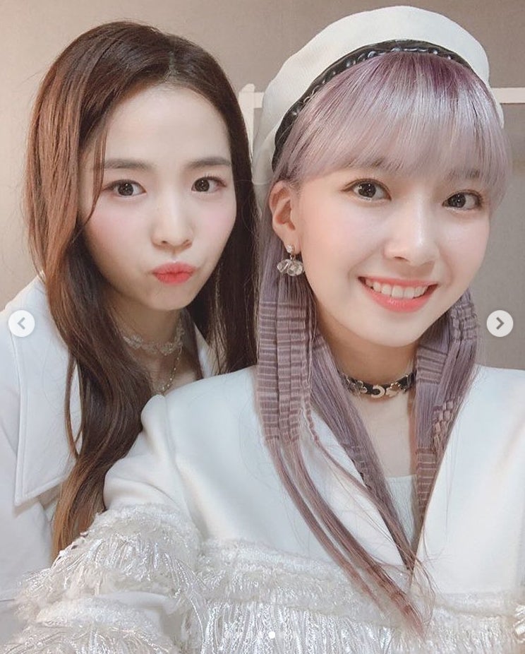 新ビジュアル話題のNiziU、オフショット公開「可愛すぎ」「全員似合う」と反響