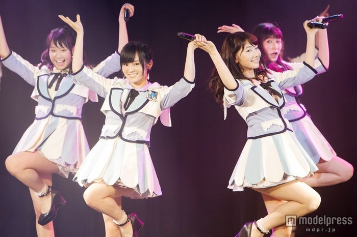柏木由紀 大阪 Nmb48劇場に初降臨 山本彩らとパフォーマンス モデルプレス