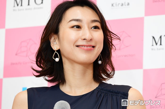 浅田舞、ビキニ姿に絶賛の声「シルエットがセクシー」「見惚れる」
