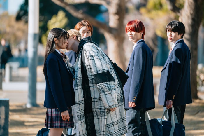 林芽亜里、松井奏、大倉空人、杢代和人、小泉光咲「熱愛プリンス」第2話(C)青月まどか/「熱愛プリンス」製作委員会・MBS