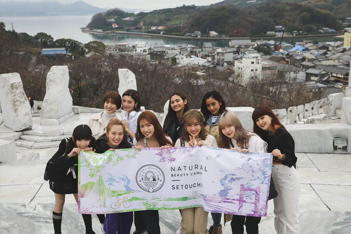 (前列左から)椎名ひかり、柴田紗希、舟山久美子、前田希美、古関れん、菅沼ゆり(後列左から)出岡美咲、島袋聖南、香川沙耶、木佐貫まや(写真提供:MBS)