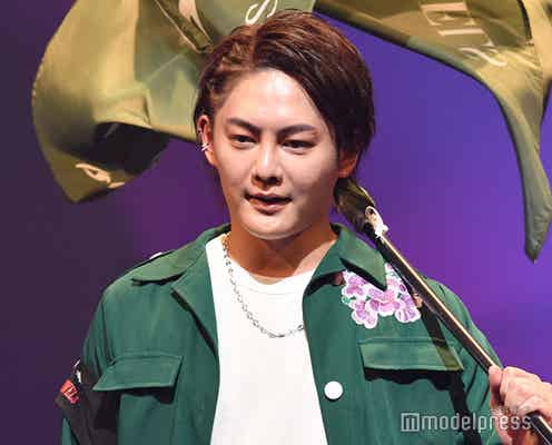 三崎優太、特攻服×編み込みヘアで登場 女の子にしてほしいコスプレも明かす<FASHION LEADERS 2022>