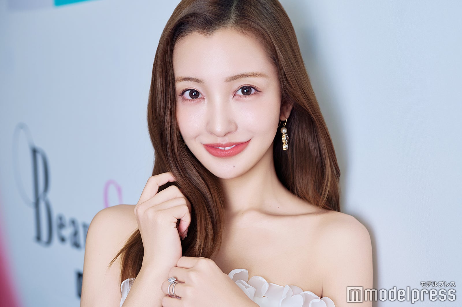 板野友美、“美のモチベーション”は娘の存在と変化を楽しむマインド＜Beauty & Medical Collection 2025 インタビュー＞