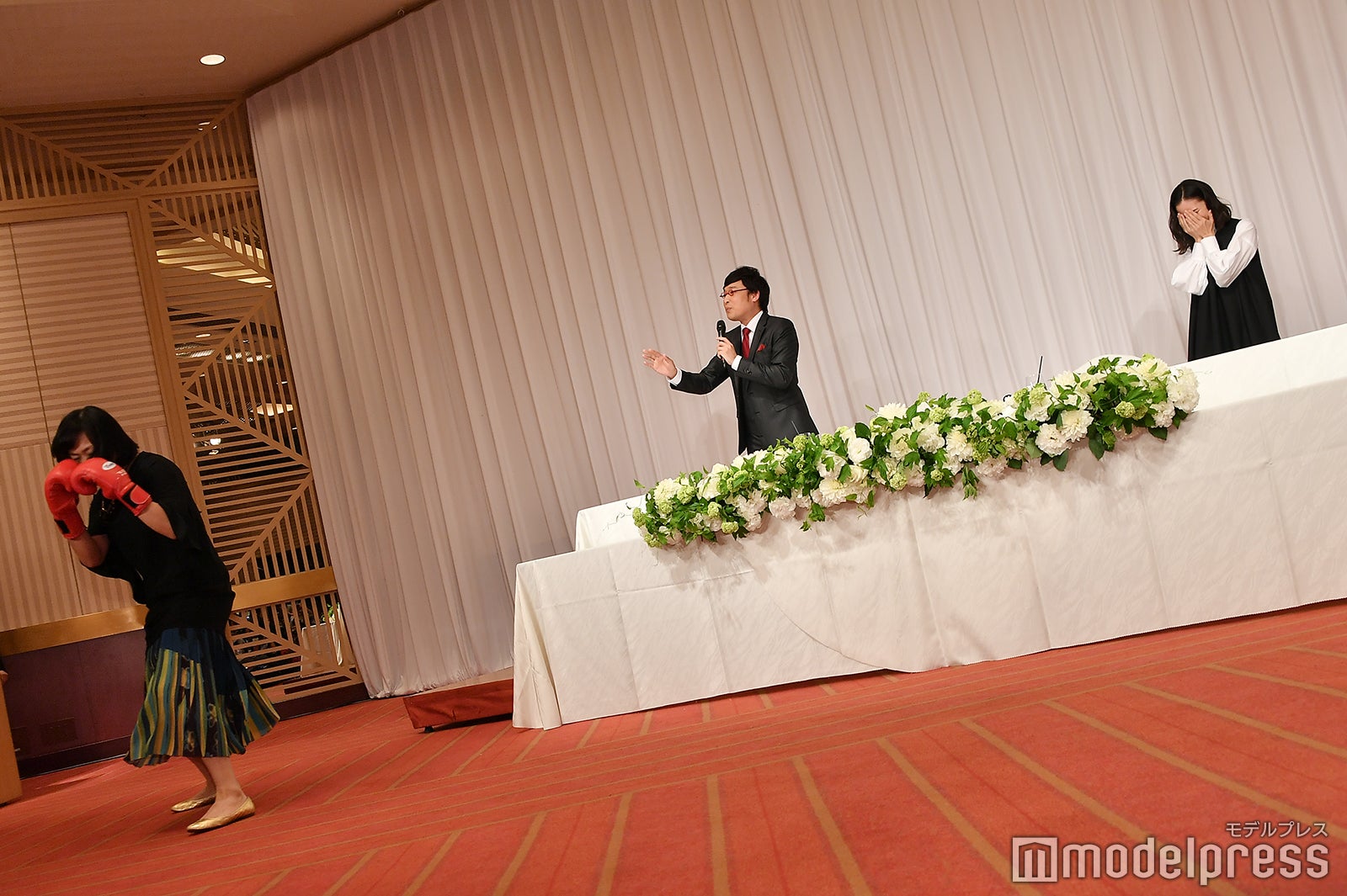 山崎静代、山里亮太、蒼井優（C）モデルプレス