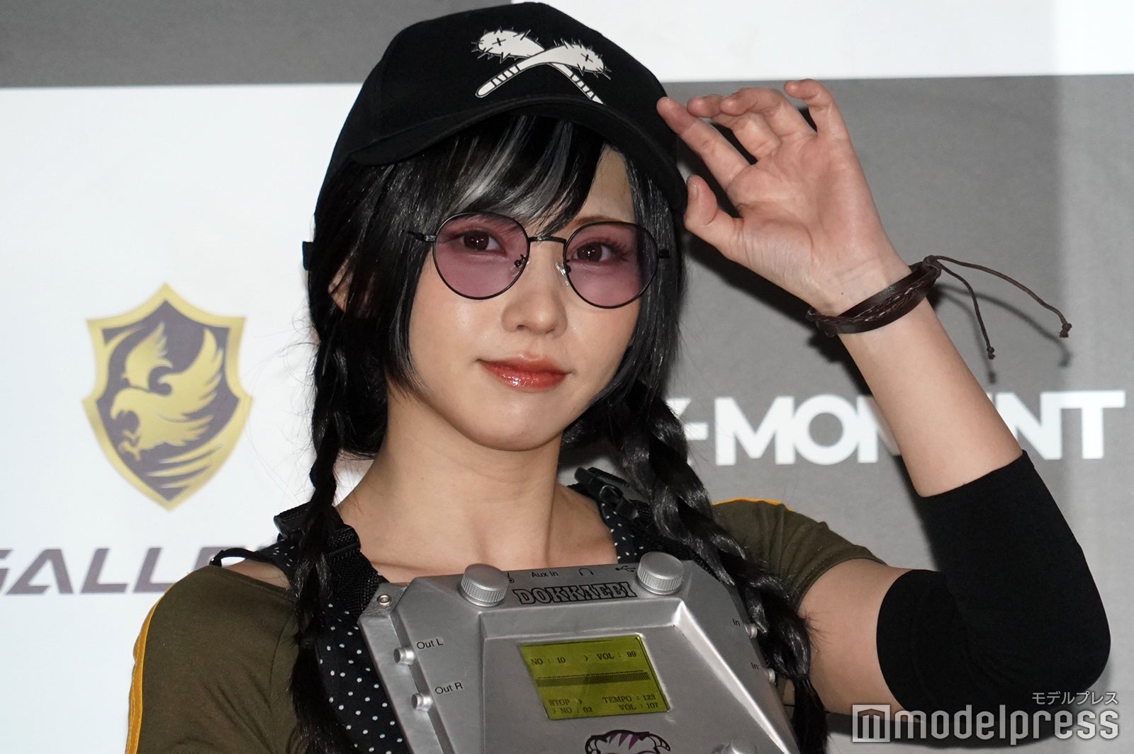 えなこ、へそ出し衣装で登場「コスプレで生きると決めたきっかけ」明かす