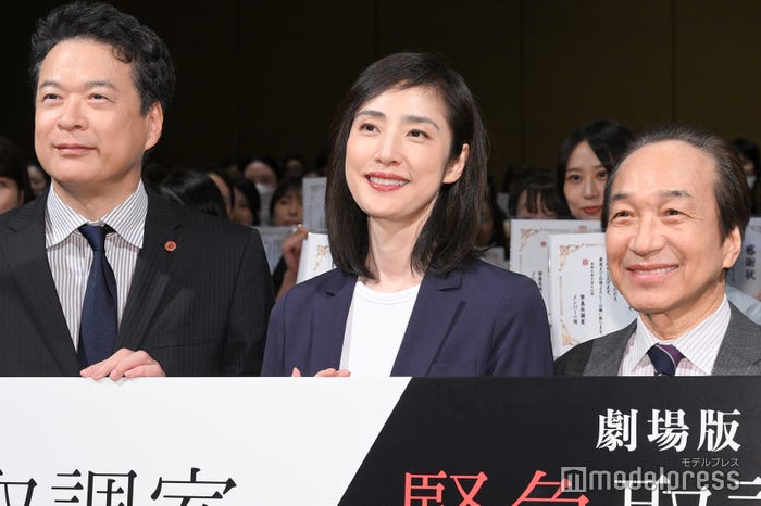 (左から)田中哲司、天海祐希、小日向文世(C)モデルプレス