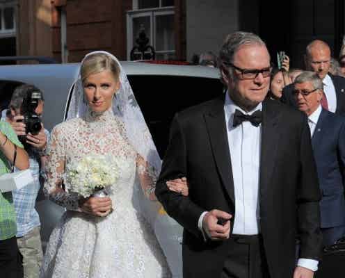ニッキー・ヒルトン、豪華ドレスで結婚