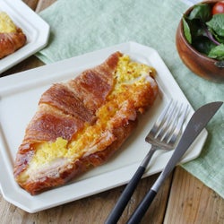 【まんぷくホットサンド部】「ハムチーズクロワッサンホットサンド」の作り方