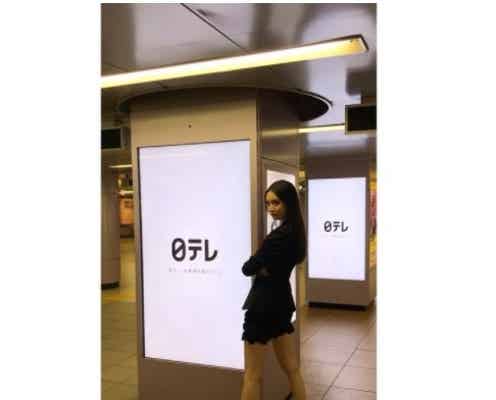 菜々緒、超絶美脚あらわ汐留駅に出現 通行人も思わず振り返る