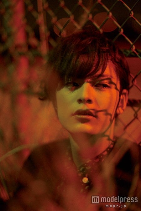 塩野瑛久ファースト写真集「しおのもと。」（ワニブックス刊）撮影：本多晃子 