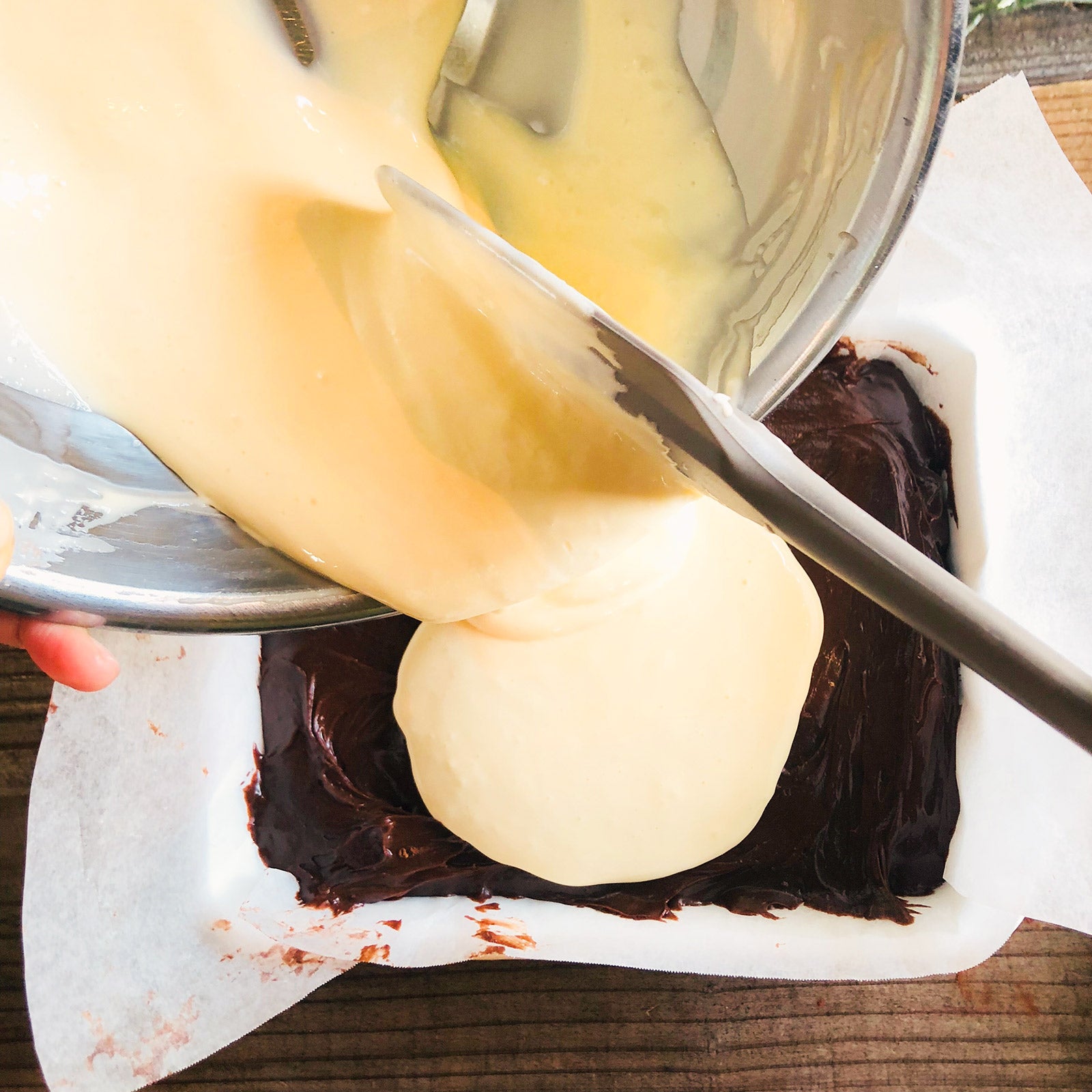 手順4：型に手順2で作った生地を流し入れる／画像提供：柏原歩