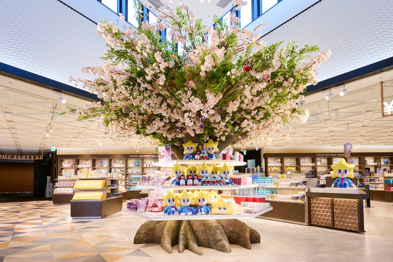 「SKYTREE SHOP」桜のシンボルツリー（C）TOKYO-SKYTREE