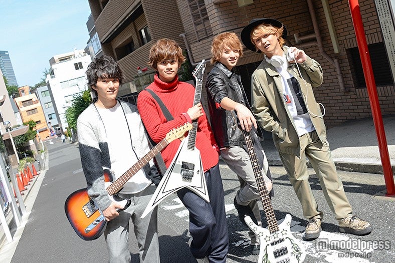 DISH//（日差しが強い中、一生懸命目を開けてくれました）