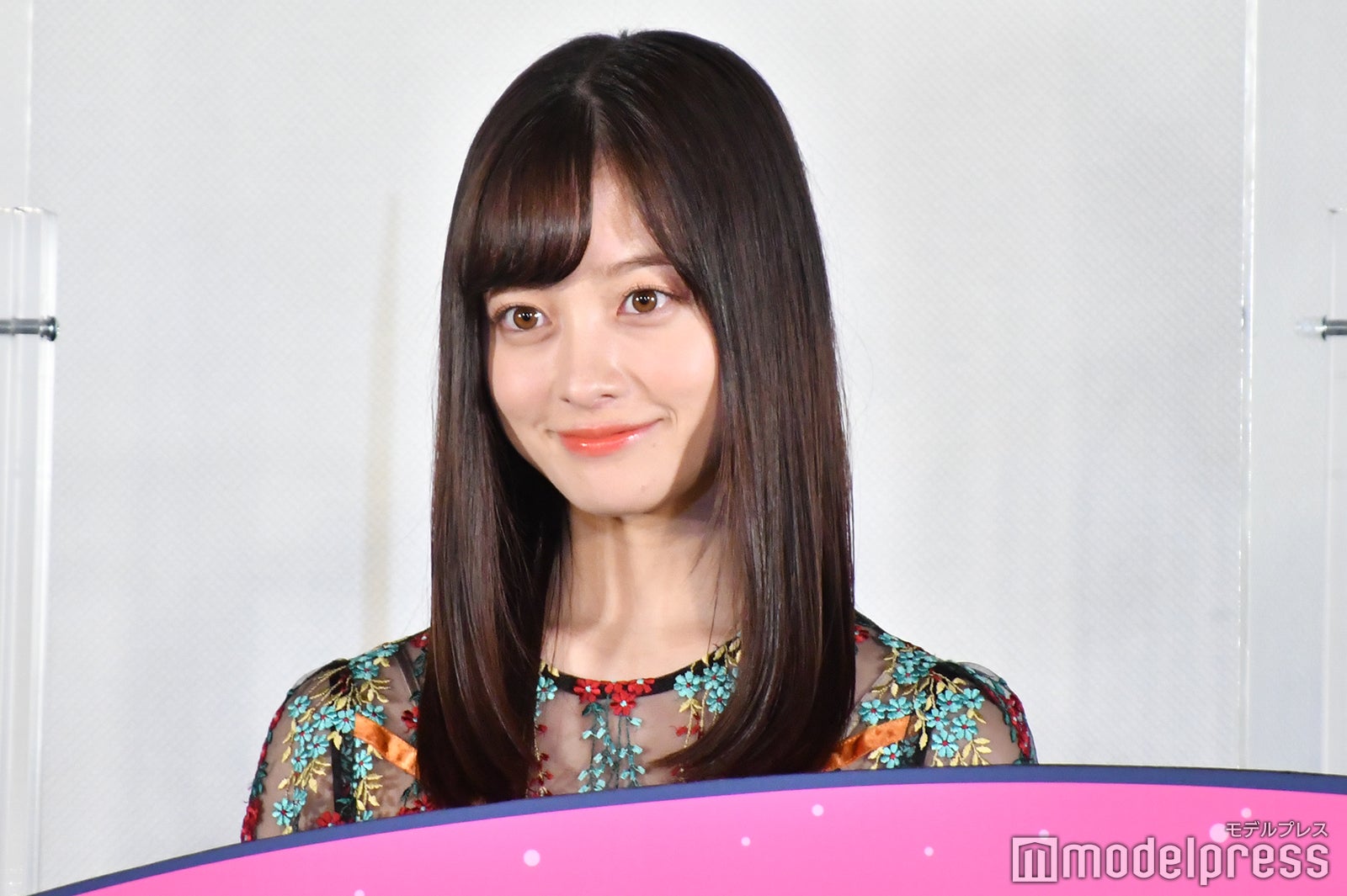 橋本環奈 浜辺美波のやり取りに反響殺到 コラボインスタライブに期待集まる モデルプレス