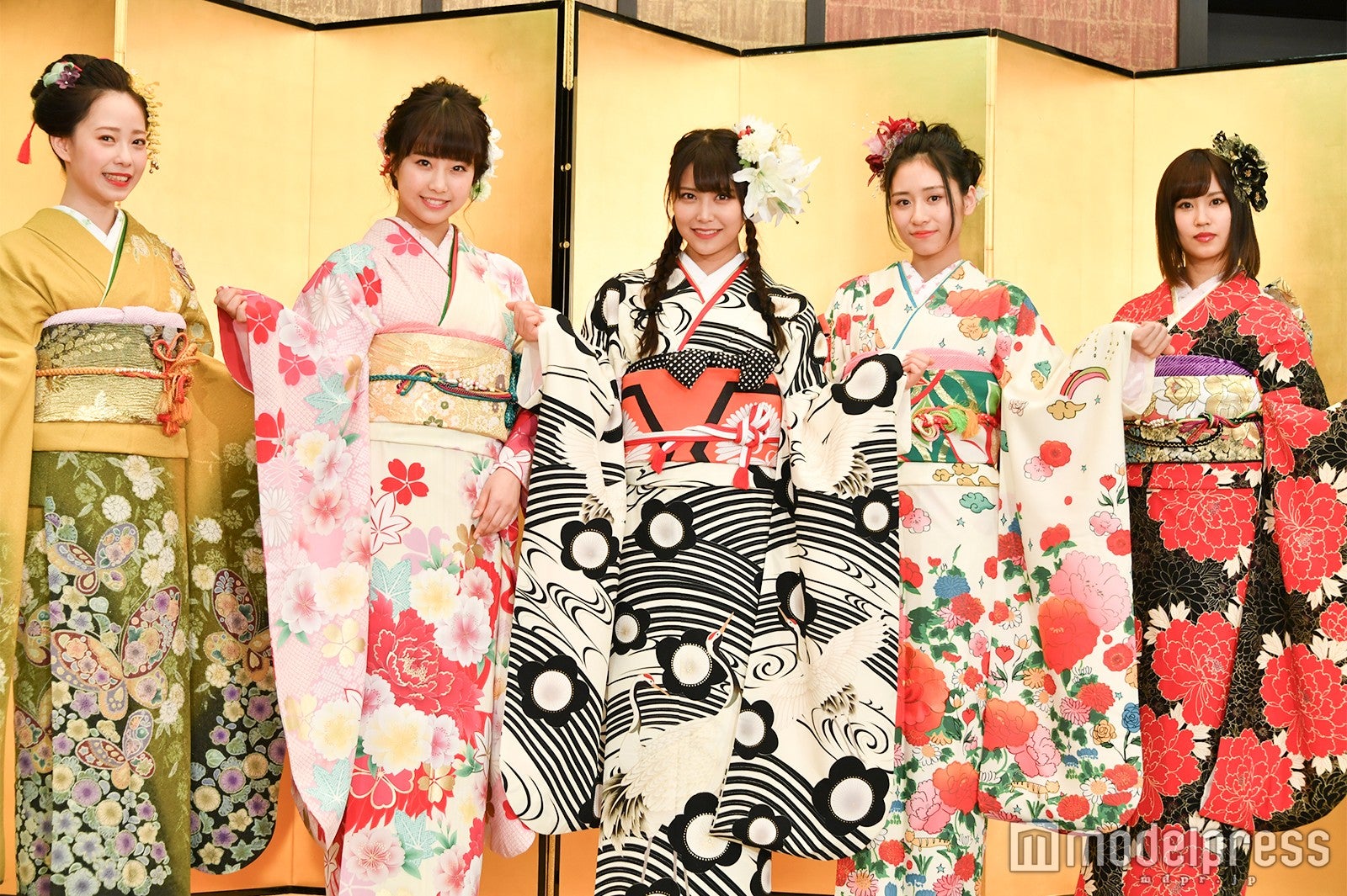 NMB48（左から）石塚朱莉、加藤夕夏、白間美瑠、内木志、古賀成美 （C）モデルプレス