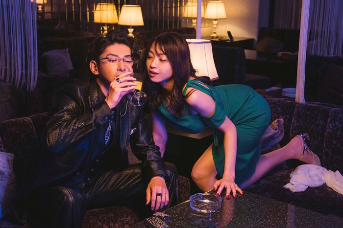 古川雄大、中村静香「恋と弾丸」第5話より(C)箕野希望・小学館/「恋と弾丸」製作委員会・MBS