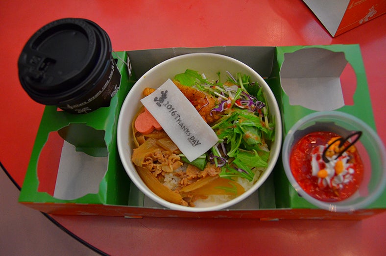 サンクスデーセット（ライスボウル　ポーク＆チキン）／（C）モデルプレス