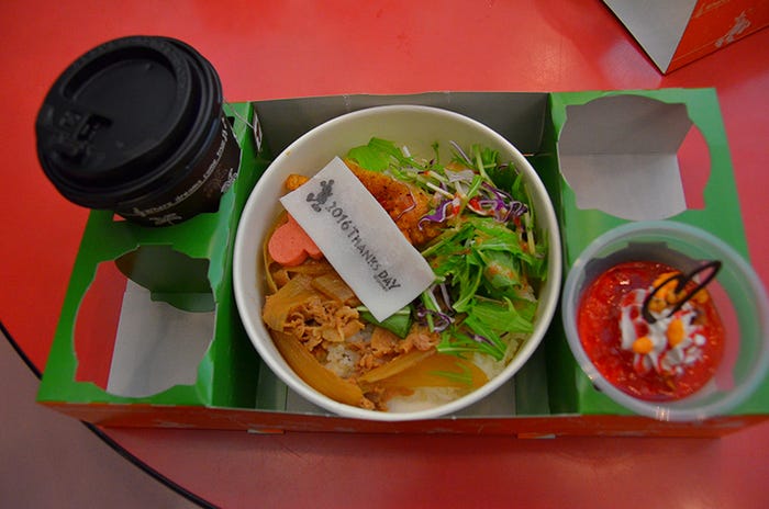 サンクスデーセット(ライスボウル ポーク&チキン)/(C)モデルプレス