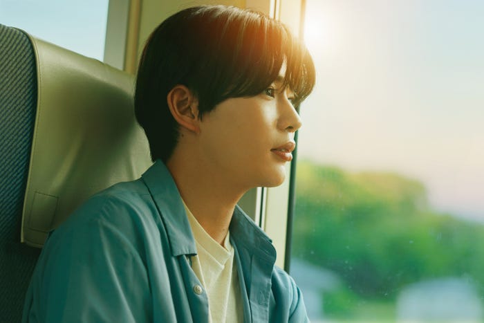 長尾謙杜(C)2025 映画「おいしくて泣くとき」製作委員会