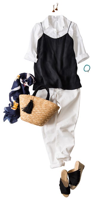 サテンフレアキャミソール\7,800/PEGGY LANA(バロックジャパンリミテッド) 白シャツ\25,000/GREED International、チノパン\14,500/BED&BREAKFAST(ともにGREED) タッセルピアス\9,000/ヴァージニー モンロー(スローブ イエナ 渋谷店) かごバッグ\5,900、ウェッジミュール\13,800/ともにフリークス ストア(フリークス ストア 渋谷店) スカーフ\57,000/スウォッシュ(エストネーション) ブレスレット\7,000/CHAN LUU(CHAN LUU JAPAN SHOWROOM)(C)TOPLOG