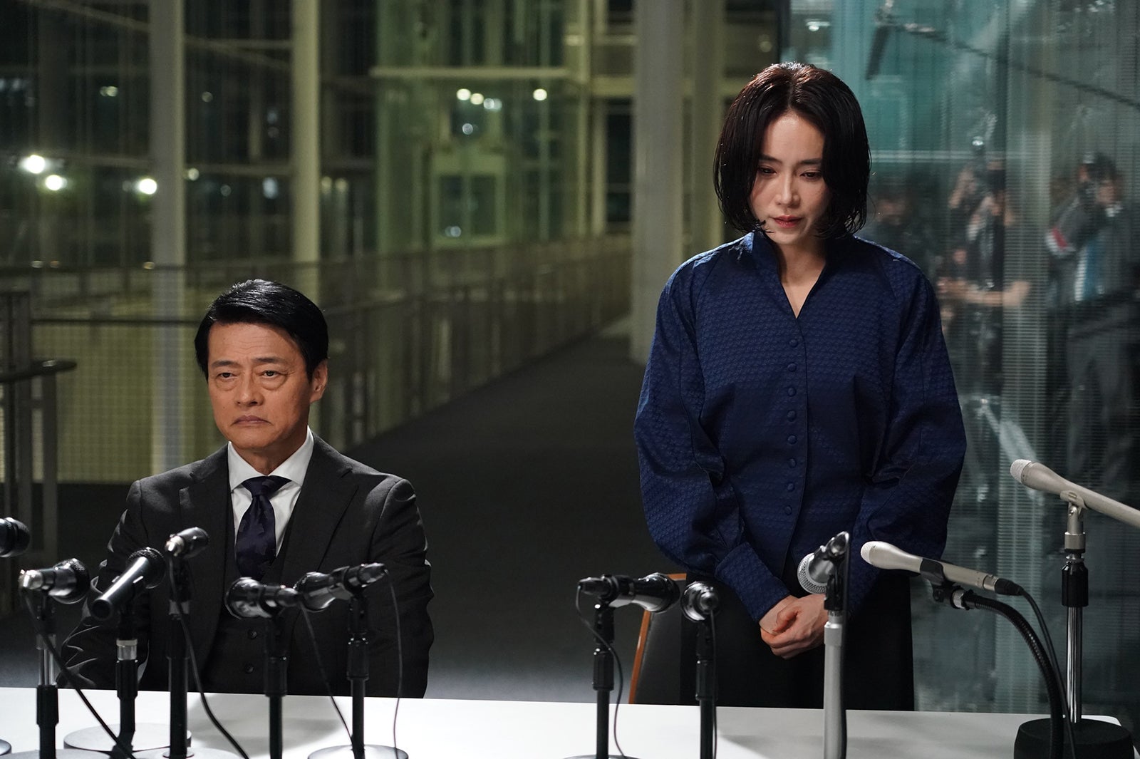 神保悟志、山口紗弥加「全領域異常解決室」第3話（C）フジテレビ