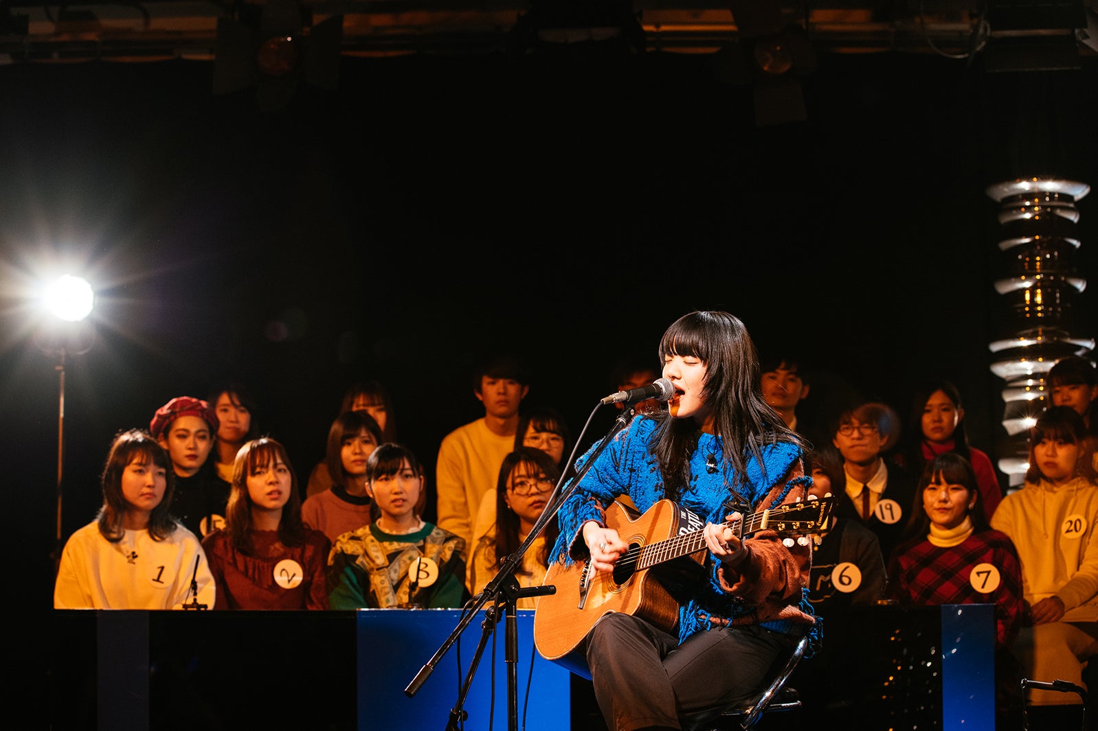 あいみょん「男女の友情は成立するのか」「結婚に必要な条件」…新成人50人とディスカッション