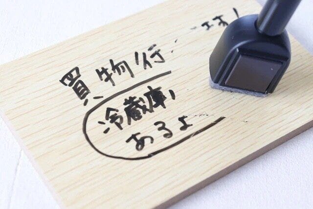 ダイソー　木目調ホワイトボード（長方形）