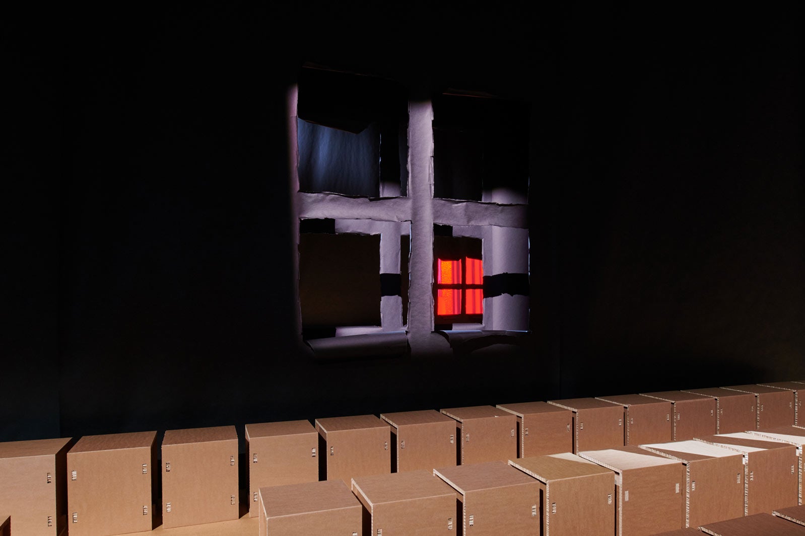 「TOUCH OF CRUDE」ショースペース（提供写真）