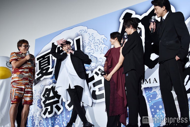画像2 2 ジョジョ出演の岡田将生 銀魂 舞台挨拶でまさかの ジョジョ立ち 小栗旬に究極の選択を迫られる モデルプレス