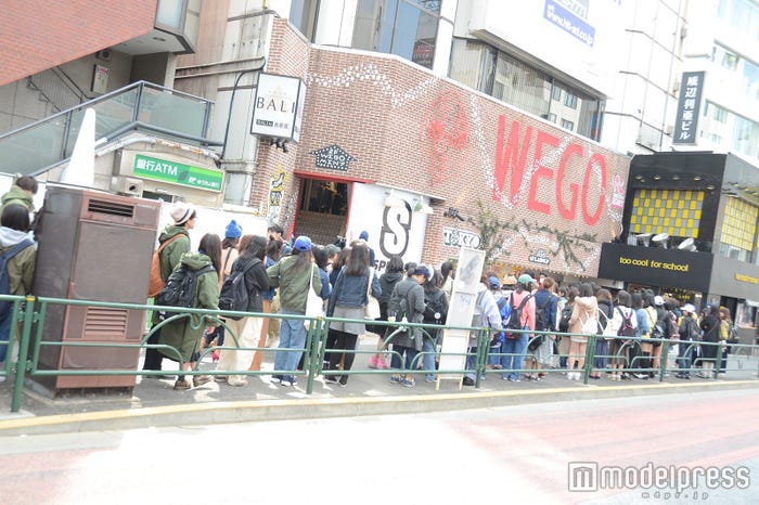オープン前から大行列(C)モデルプレス