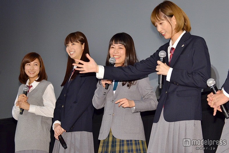 （左から）藤本泉、新川優愛、高畑充希、本田翼