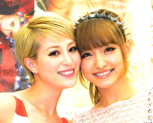 森摩耶、山本優希、ミニワンピで美脚を披露!初のフォトブック発表